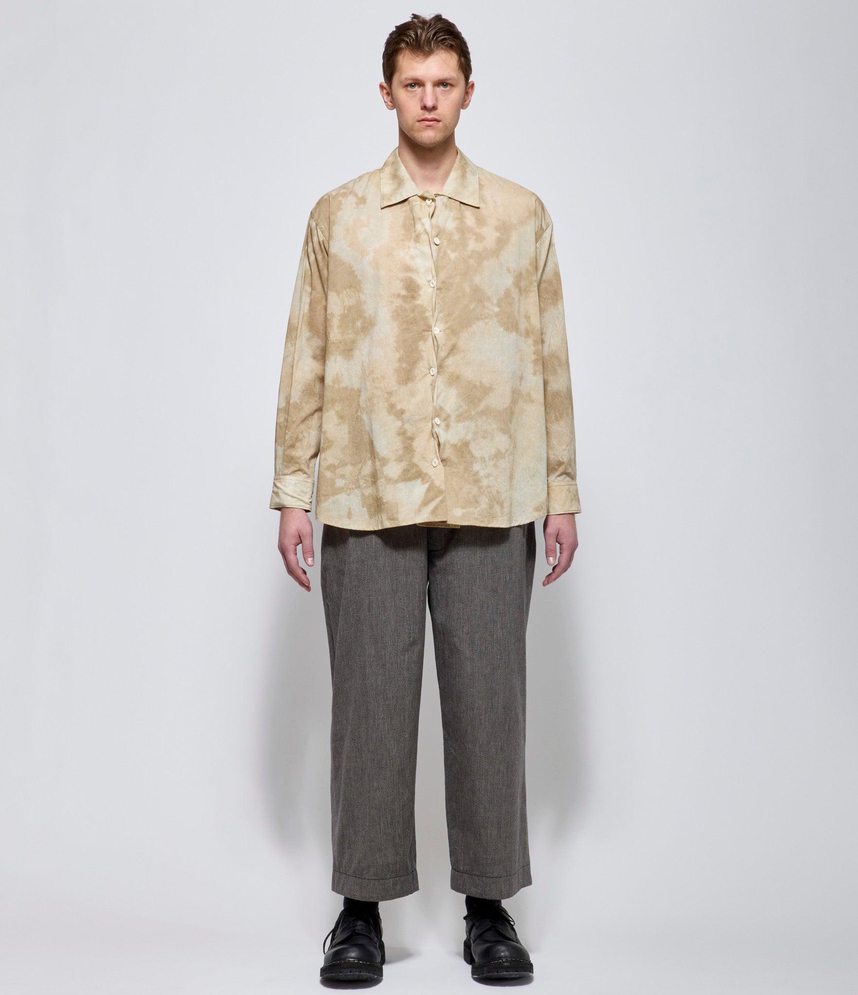 A Tentative Atelier Mens Aida M. Uneven Dyed Twist Buttons Folded Shirt