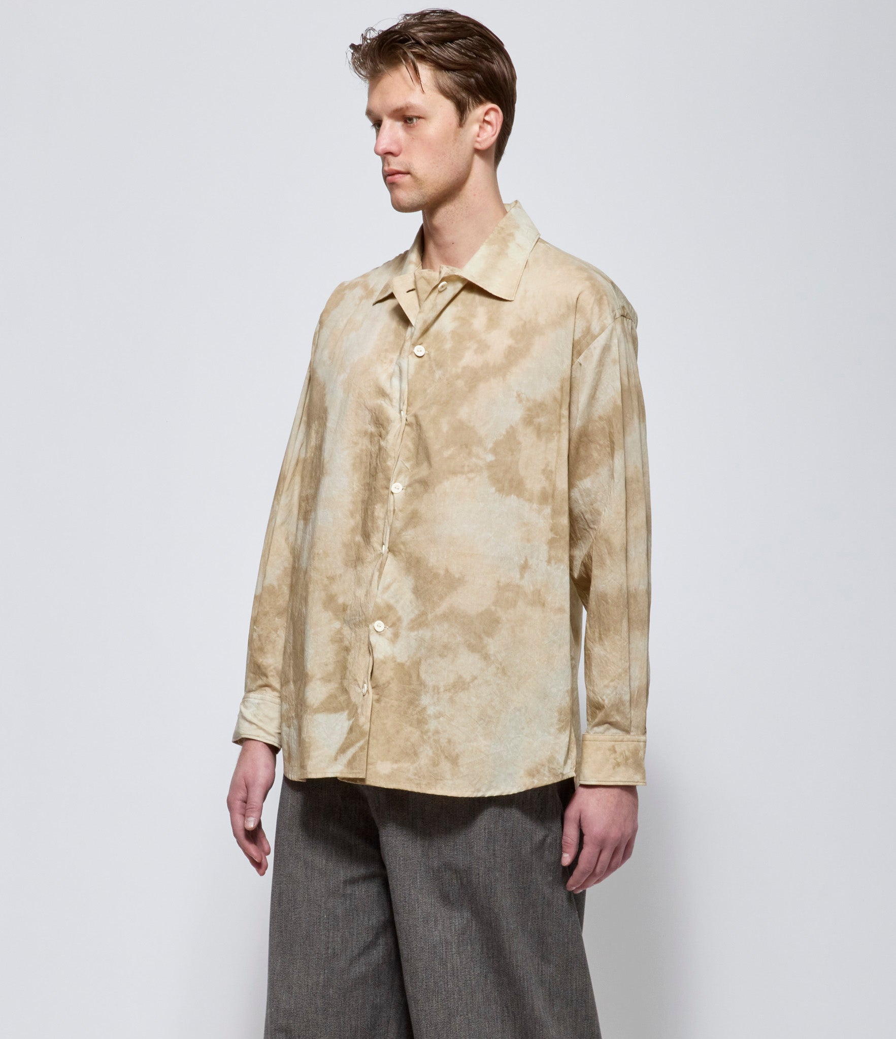 A Tentative Atelier Mens Aida M. Uneven Dyed Twist Buttons Folded Shirt