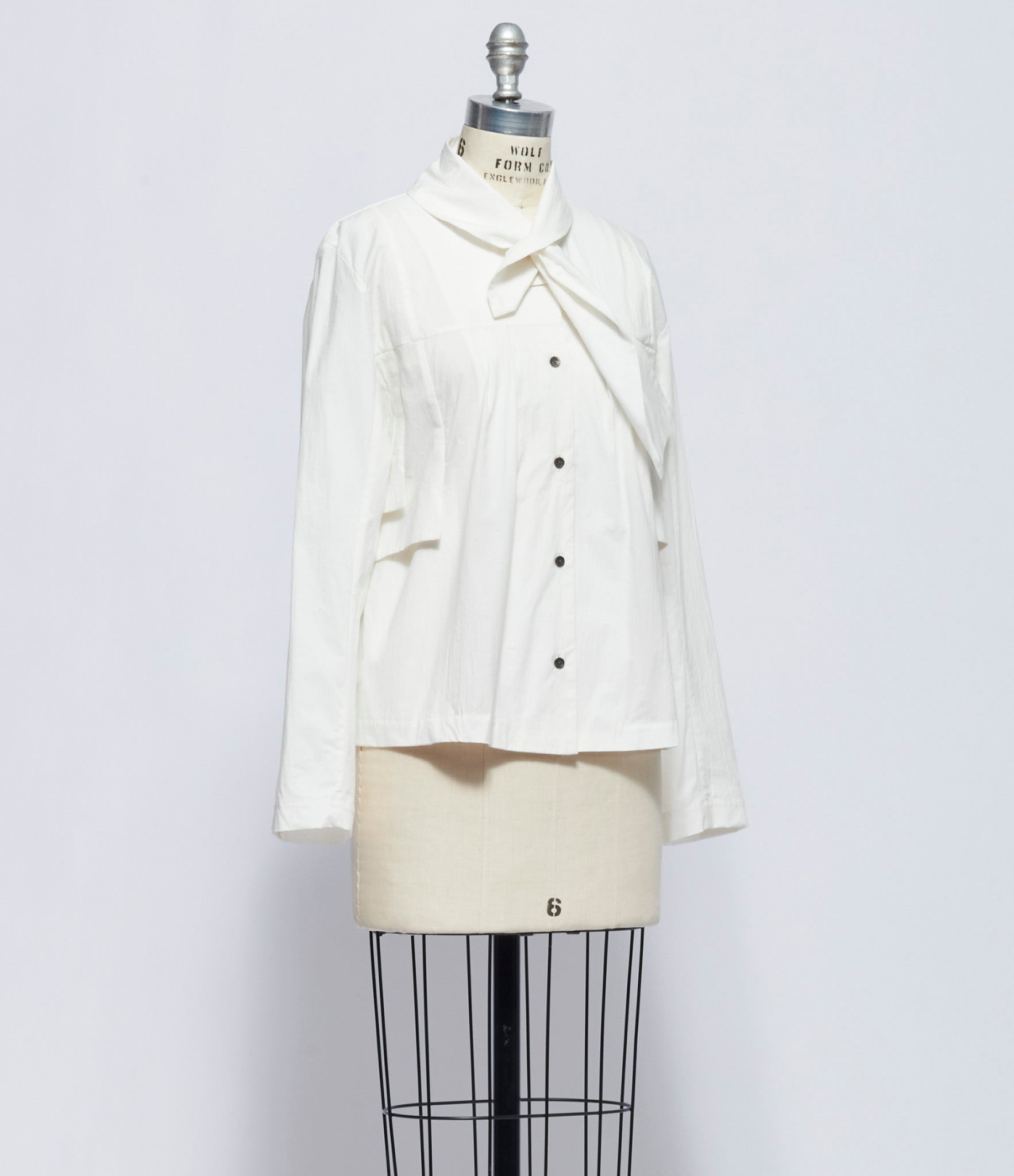 Chiahung Su Womens Hand Woven and Wrinkle Strapped Collar Jacket