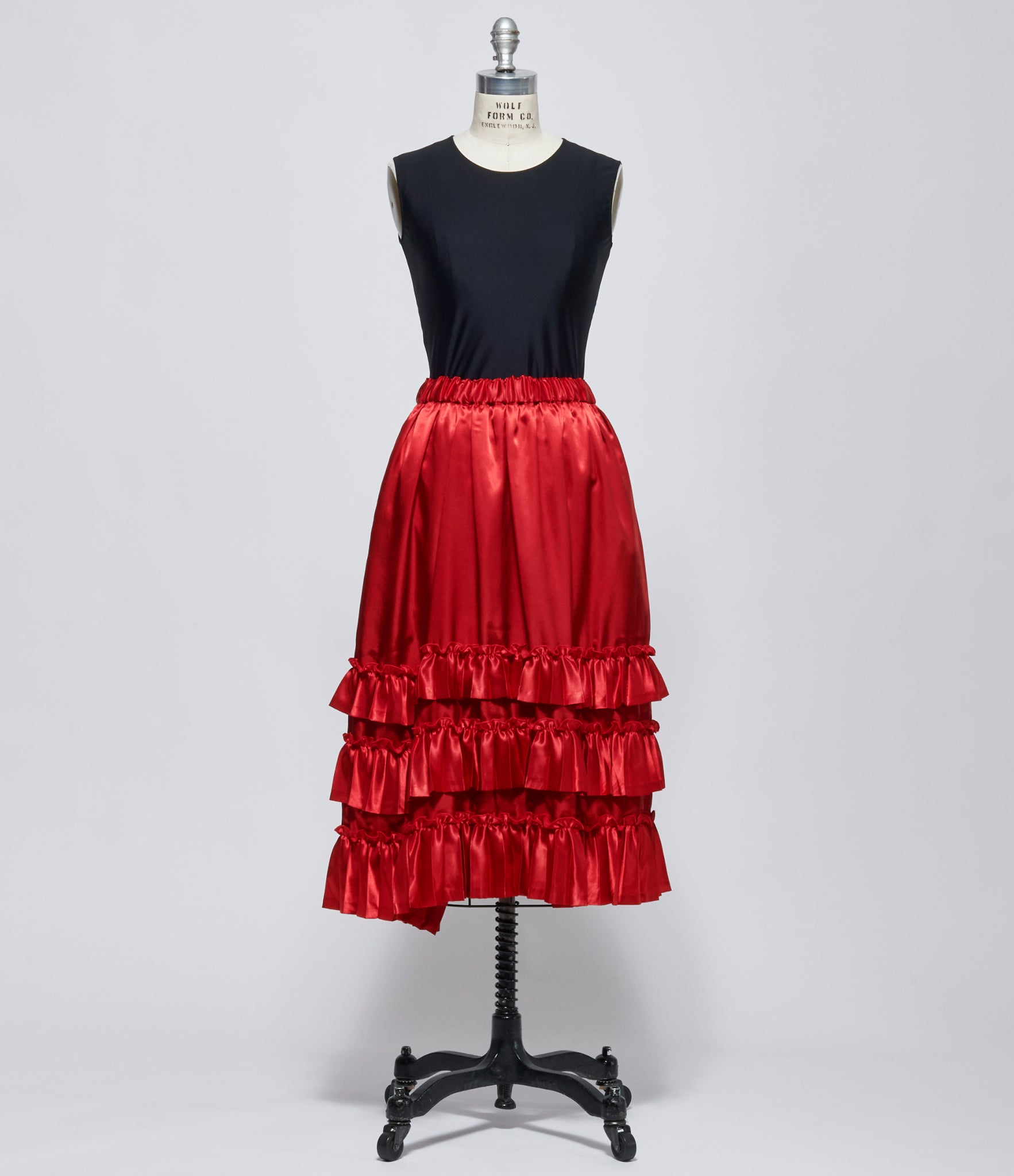 FW26 Comme des Garçons Noir Kei Ninomiya Womens Red Satin Ruffle-Trim Midi Skirt