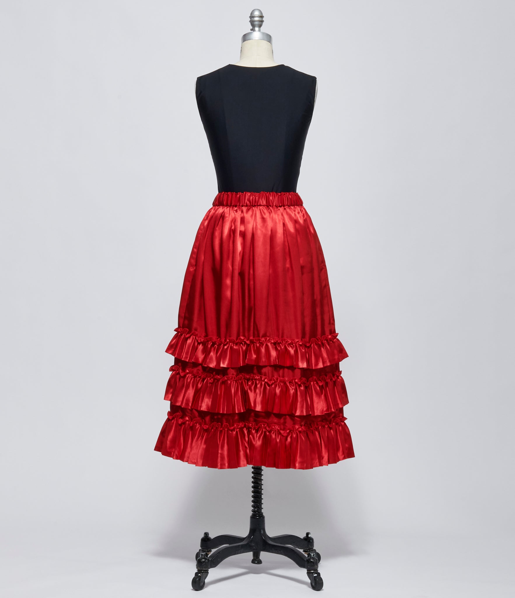 FW26 Comme des Garçons Noir Kei Ninomiya Womens Red Satin Ruffle-Trim Midi Skirt