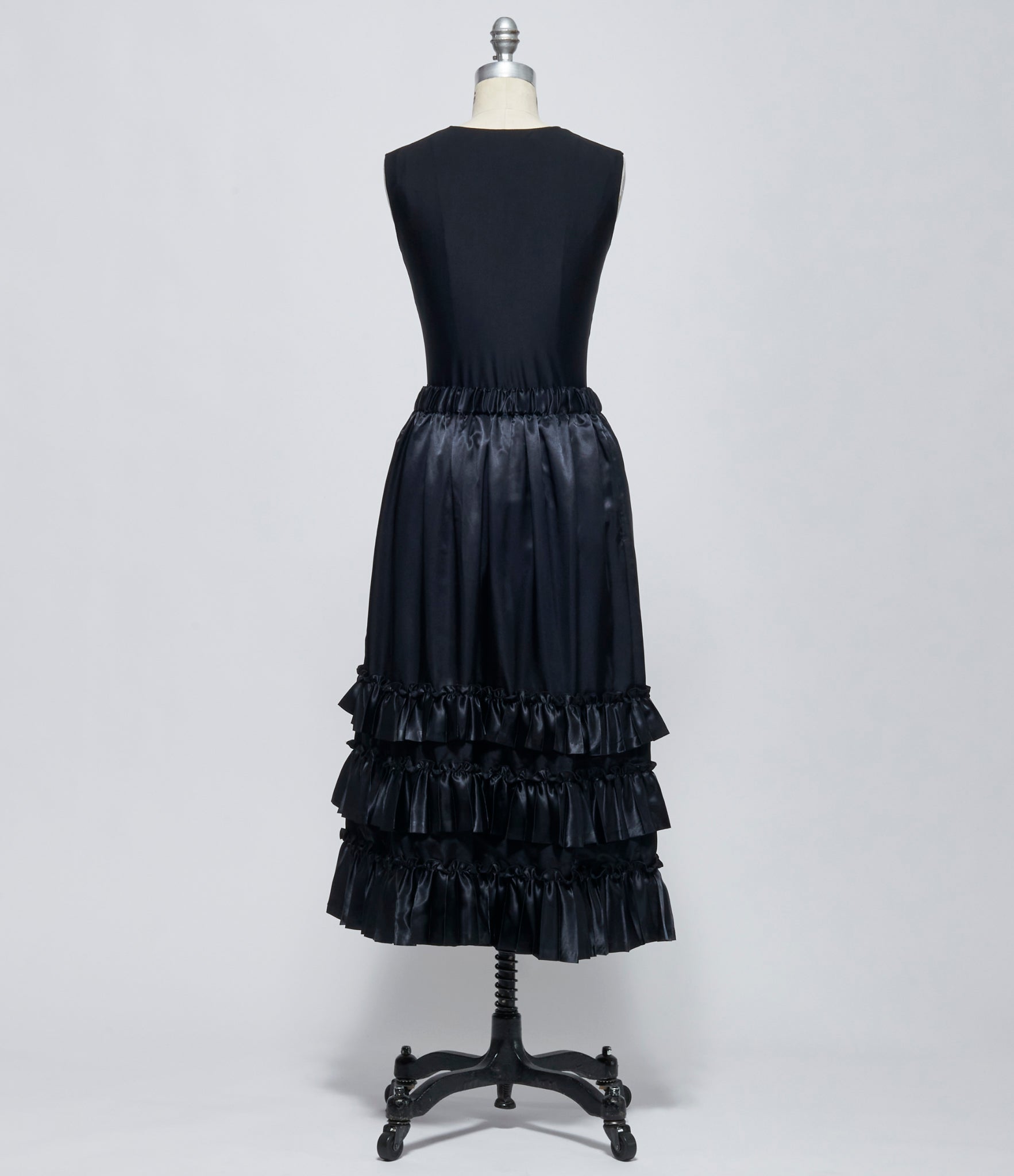 FW26 Comme des Garçons Noir Kei Ninomiya Womens Black Satin Ruffle-Trim Midi Skirt