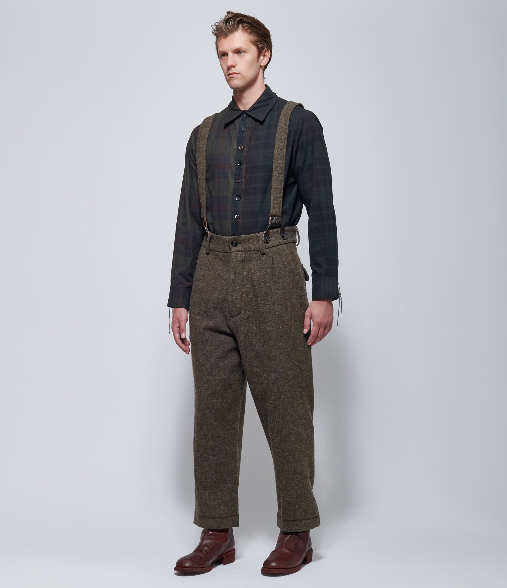A Tentative Atelier Mens George T Painter's Military Green Cross Band Pants